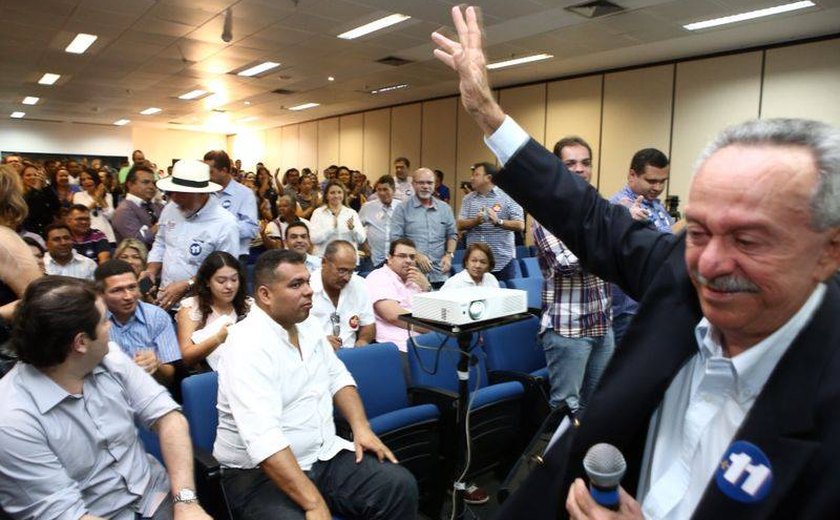 Sob aplausos, Biu participa de sabatina e recebe apoio de prefeitos alagoanos