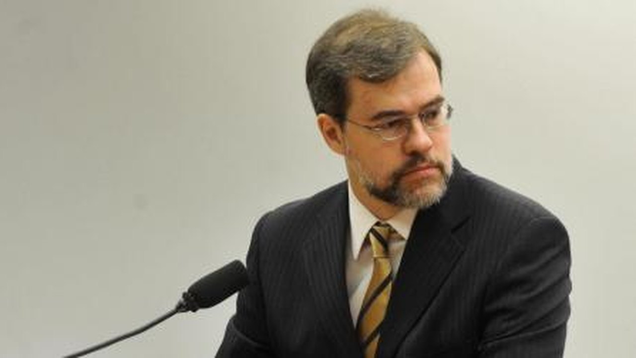 Presidente do TSE recomenda que eleitor não troque voto por favores