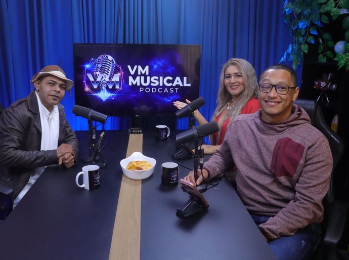 Caneta Azul ficou no passado? Vitória Vik surge ao lado de Gonzaguinha Filho e romance vira assunto nos bastidores