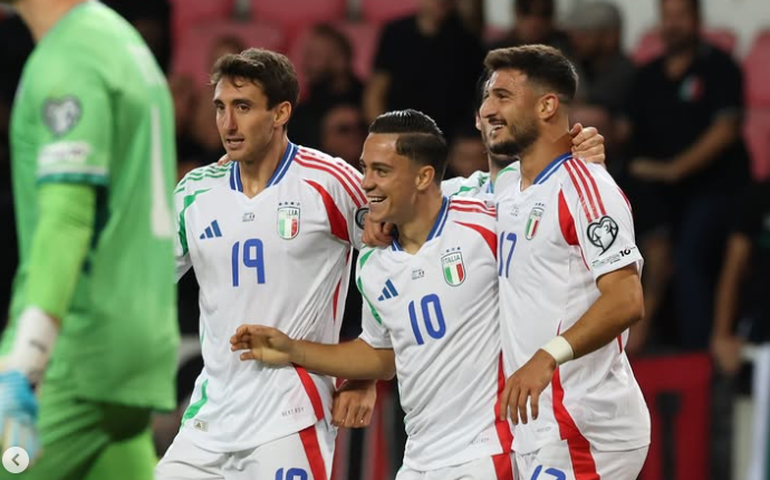 Itália vence jogo caótico contra Israel, adia drama e mantém sonho de vaga direta na Copa