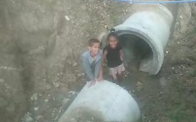 Obra paralisada no Conjunto José Maia Costa coloca crianças em risco