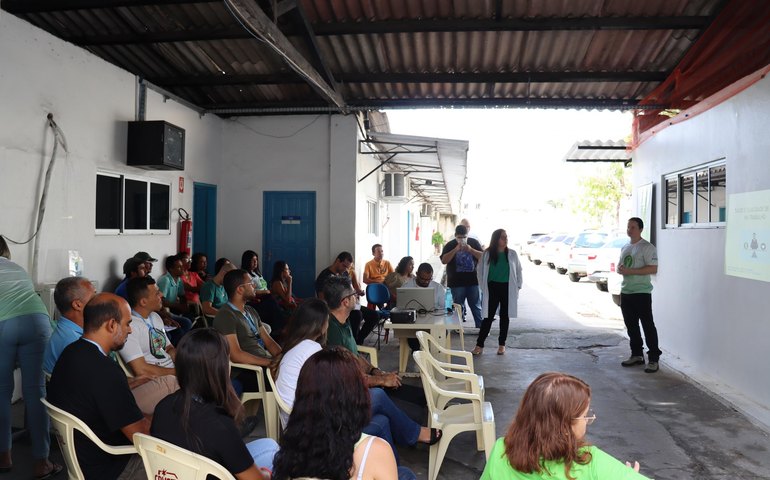 Casal conclui ações do Abril Verde com palestras no prédio-sede