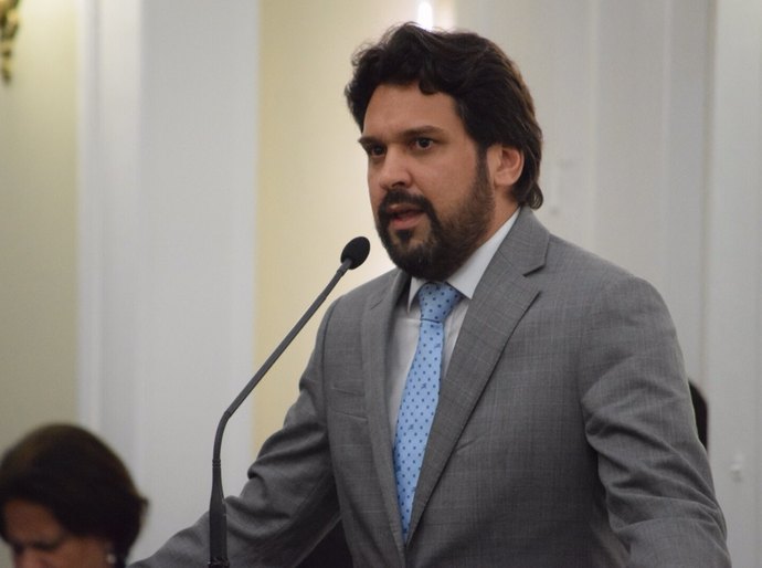 Isnaldo Bulhões critica falta de manutenção em equipamentos do Hospital Clodolfo Rodrigues