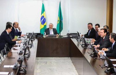 Temer e ministros discutem cenário para retomada do crescimento