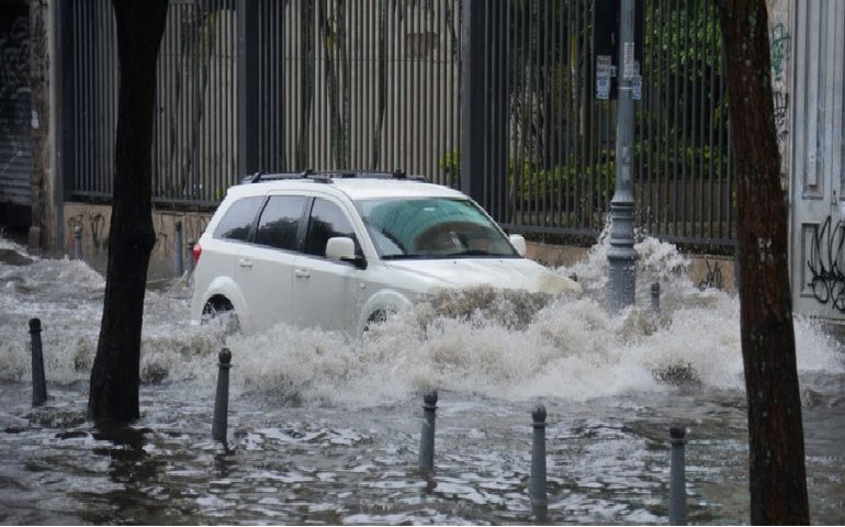 Chuvas deixam dois mortos e uma pessoa desaparecida no Rio