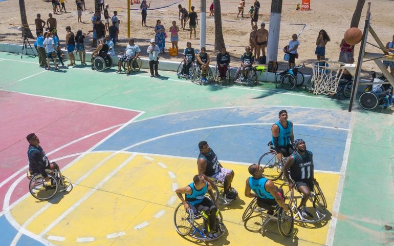 Prefeitura promove dia de lazer inclusivo com Projeto Praia Acessível