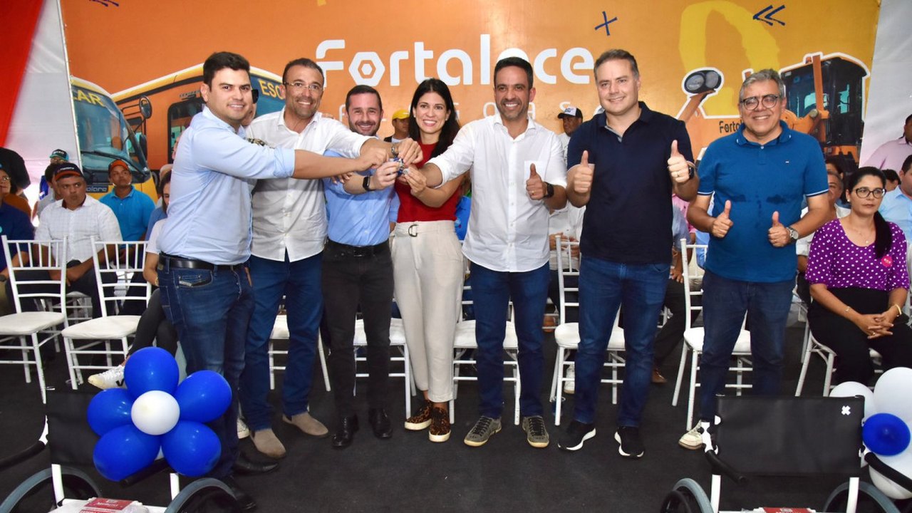 Prefeito Theobaldo Cintra entrega veículos e novas obras à população de Major Izidoro