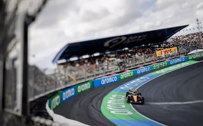 Norris domina treinos livres na Holanda após férias da F1