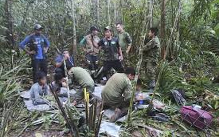 Um ano após resgate, instituto mostra fotos dos irmãos colombianos que ficaram perdidos por 40 dias na selva; veja