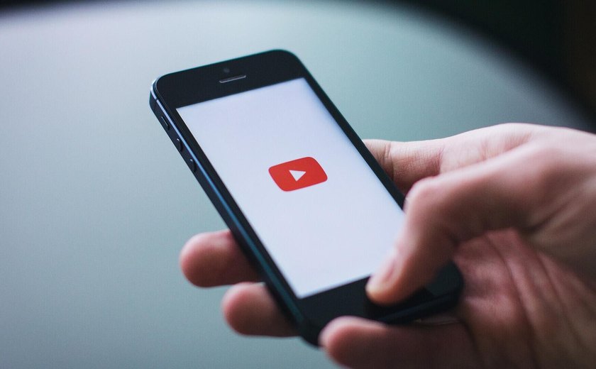 AGU: YouTube tem 24 horas para retirar vídeos com notícias falsas sobre estado de saúde de Lula