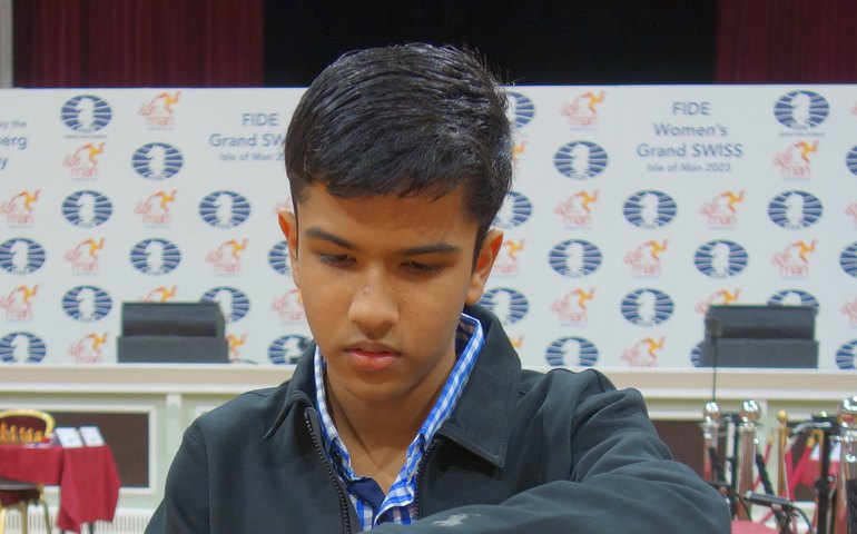 Jovem de 15 anos se torna o mais jovem britânico a obter título de grão-mestre no xadrez