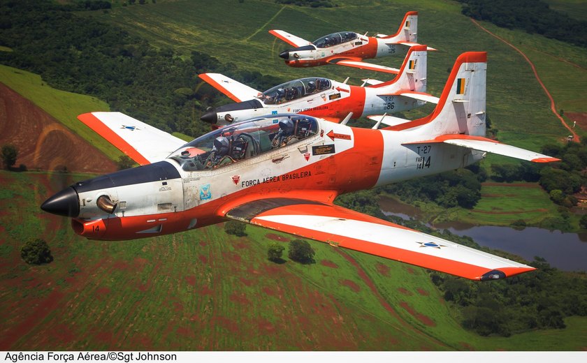 Como é o T-27 Tucano, modelo dos aviões da FAB que colidiram em Pirassununga, interior de SP