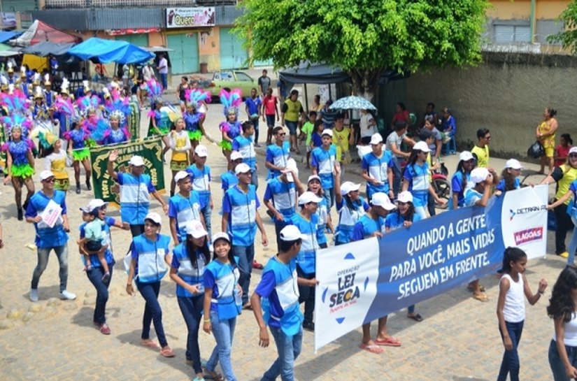 Lei Seca é homenageada durante desfile escolar no município de Flexeiras
