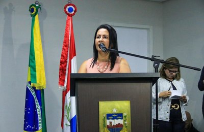 Roseane Vasconcelos assume a educação com compromisso de manter a evolução dos índices