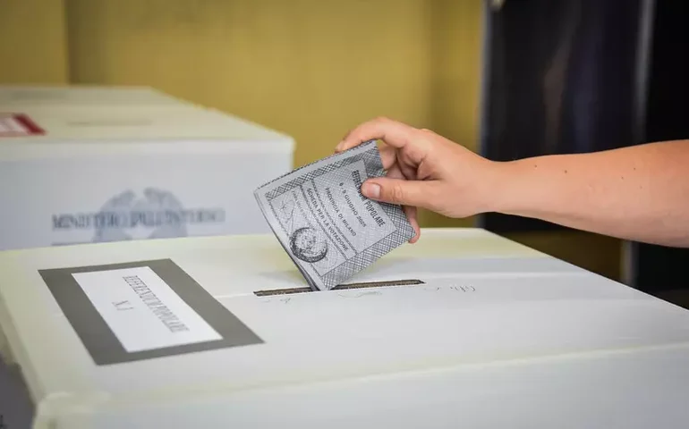 Itália abre urnas para referendo sobre cidadania para imigrantes