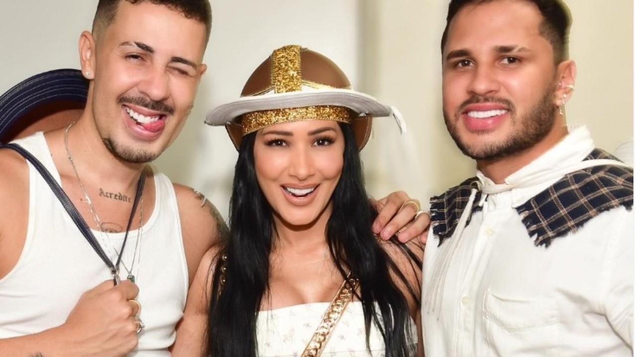 Simaria se apresenta sozinha em um palco após romper com a irmã, Simone