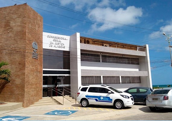 Homem é detido após ameaçar policiais e causar tumulto na sede da Corregedoria de Justiça em Maceió