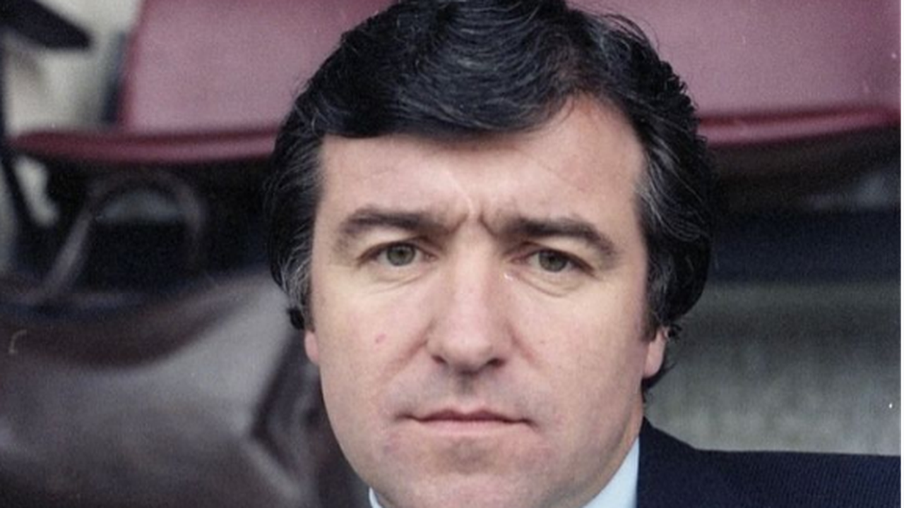 Morre Terry Venables, ex-treinador do Barcelona, aos 80 anos