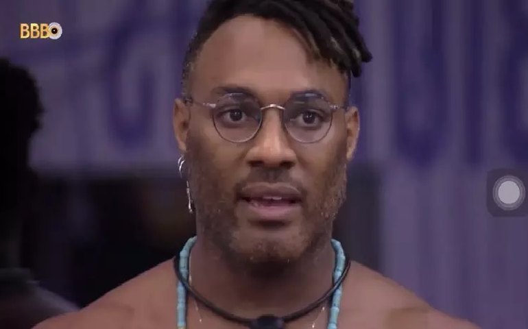 Equipe de Fred Nicácio anuncia processo contra perfis racistas