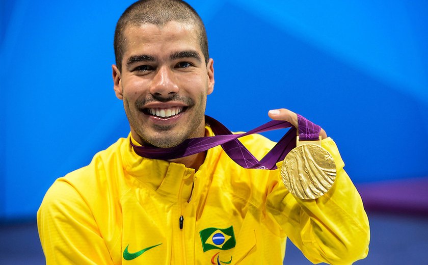Nadador Daniel Dias ganha ouro na estreia e já soma 16 medalhas em Paralimpíadas