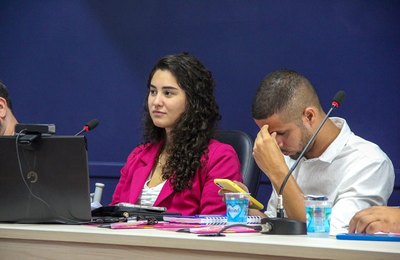 Com autoria de Teca Nelma, PL garante reserva de vagas em estacionamento para pessoas com autismo  