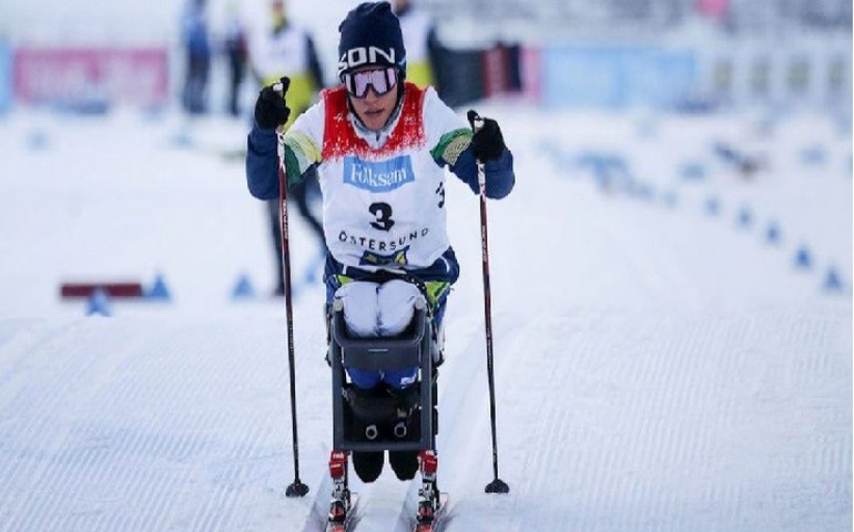 Aline Rocha faz história e é campeã mundial no esqui cross-country paralímpico