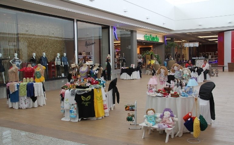 Shopping de Arapiraca expõe trabalhos de artesãos municipais