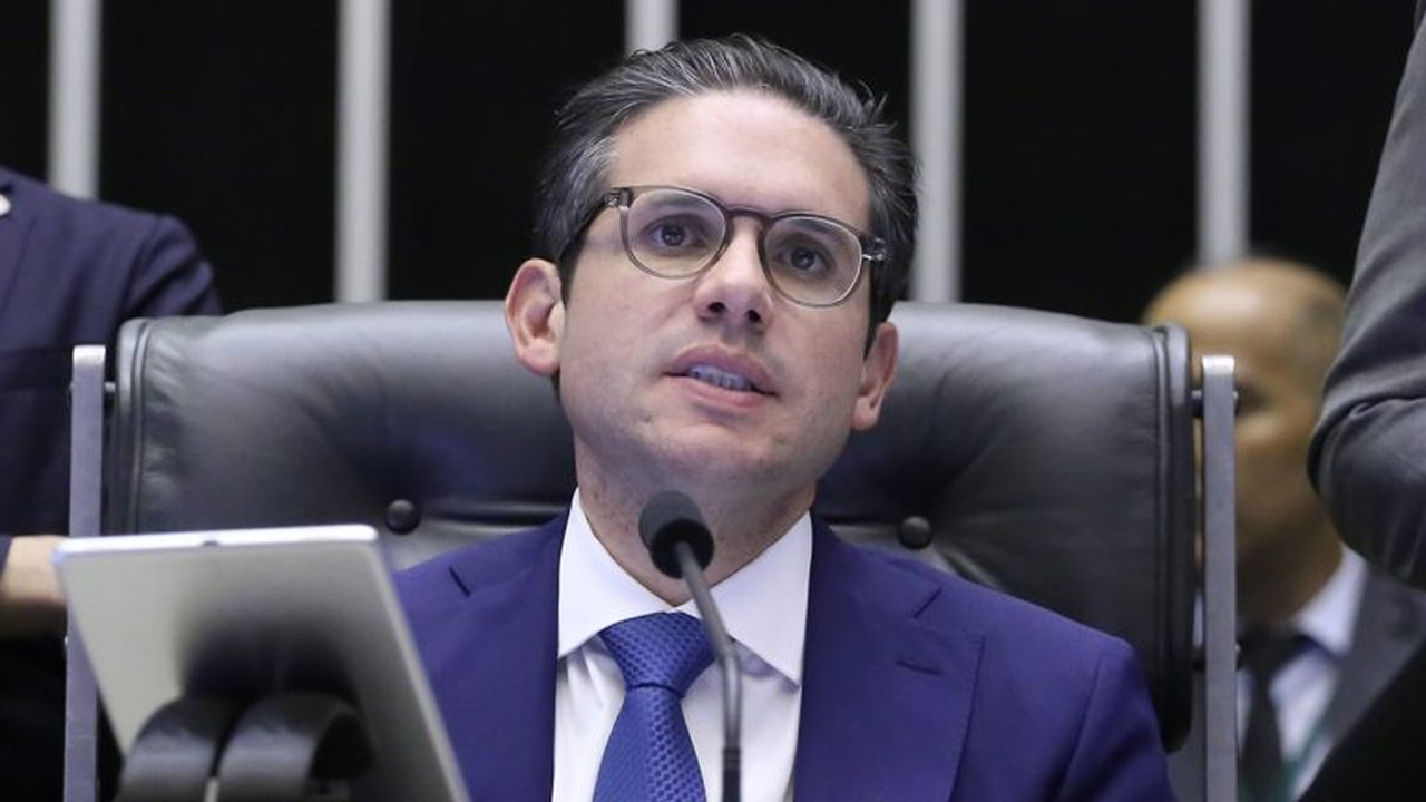 Motta sobre pacote contra tarifaço: há causas que devem transcender preferências ideológicas