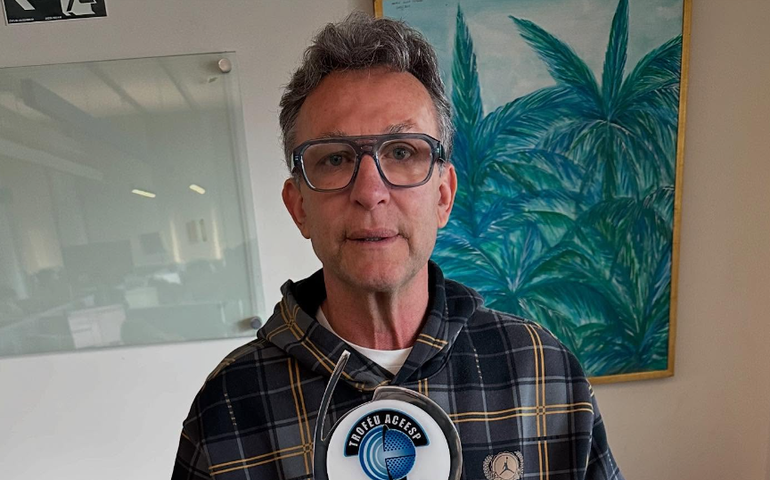 Neto vence Valdivia na Justiça em processo por danos morais após ser alvo de postagem ofensiva