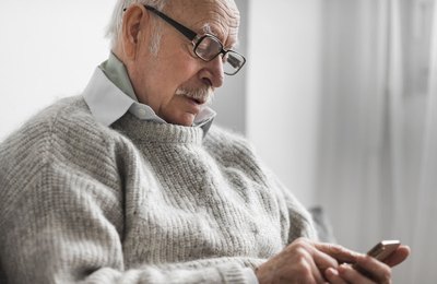 Crescem os golpes digitais: como o público 50+ pode se proteger nas transações online e no uso do PIX