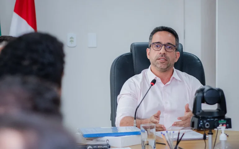 Dantas carrega como “prêmio” o reajuste de 5,79 % para servidores em Alagoas