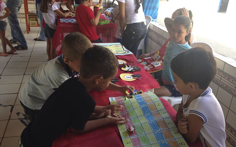 Jequiá da Praia: Alunos da Educação Especial realizam exposição de jogos do Projeto Matemática Inclusiva