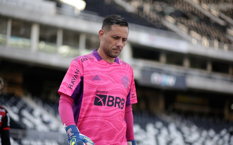 Em jogo com falhas de Diego Alves, Flamengo empata com o Resende no Engenhão