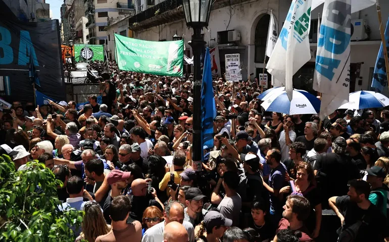 Trabalhadores se mobilizam contra extinção da agência pública Télam