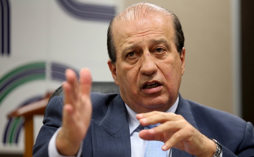 Ministro do TCU alerta para risco de colapso nas aposentadorias: “Vai acabar o peixe”