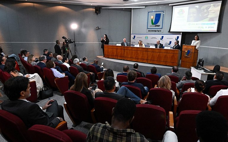 Barômetro da Lusofonia é lançado no Brasil em evento no Senado