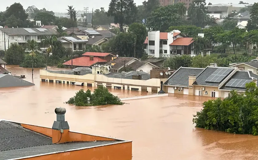 RS chega a 100 mortes em meio a falta de água e comida e temor de novas tempestades