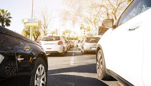 cars-on-highway-in-traffic-jam.max-2220x1000.jpg