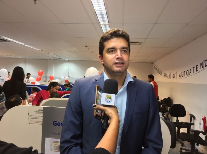 Após captação de vagas, prefeito Rui Palmeira realiza visita a Almaviva