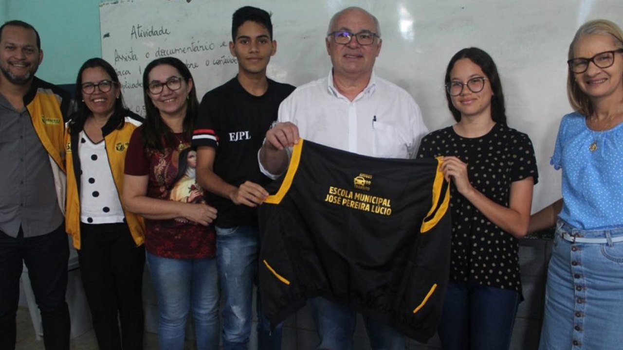 Novo Trânsito: Alunos irão usar coletes da SMTT no Desfile da Emancipação
