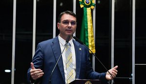 Flávio Bolsonaro define medidas econômicas no plano de governo