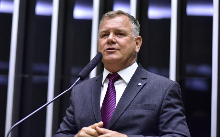 Projeto torna crime hediondo roubo em residência com ameaça a vítimas