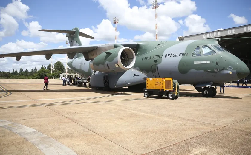 Avião da FAB segue para o Cairo para nova repatriação de brasileiros