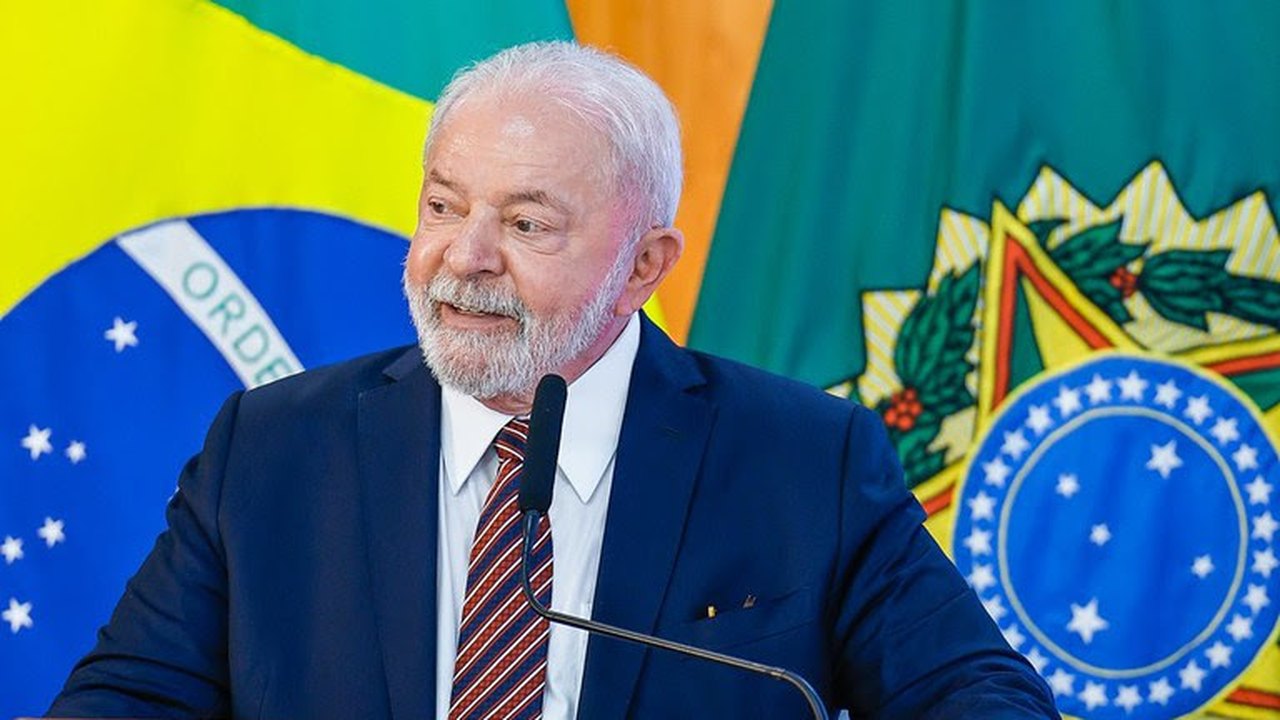 Lula recebe Barroso em jantar no Alvorada e discute sucessão no STF