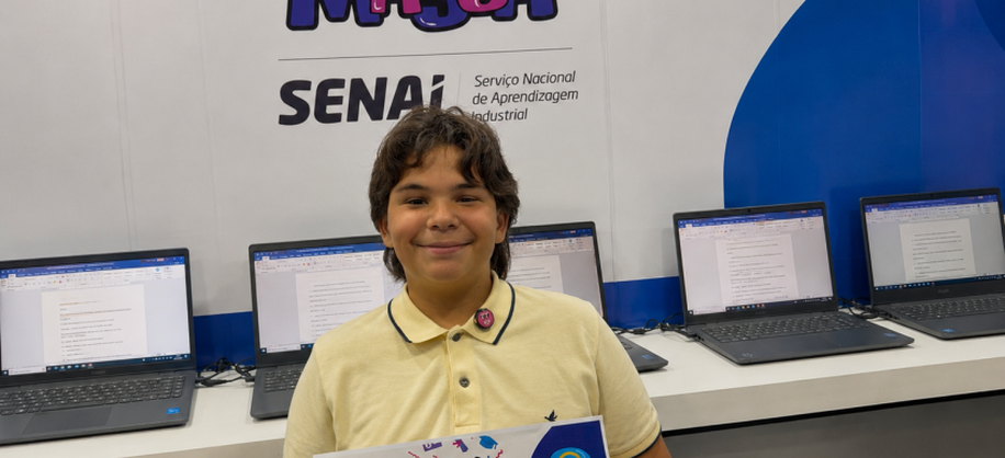 Miguel, de 14 anos, tem seu próprio negócio de produção e venda de bolos e brigadeiros, além de tirar boas notas na escola. Foto: Winicius Correia / Ascom Sedigi.