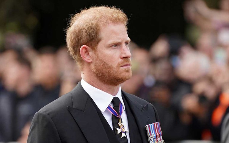 Príncipe Harry é condenado a indenizar tabloide em R$ 300 mil