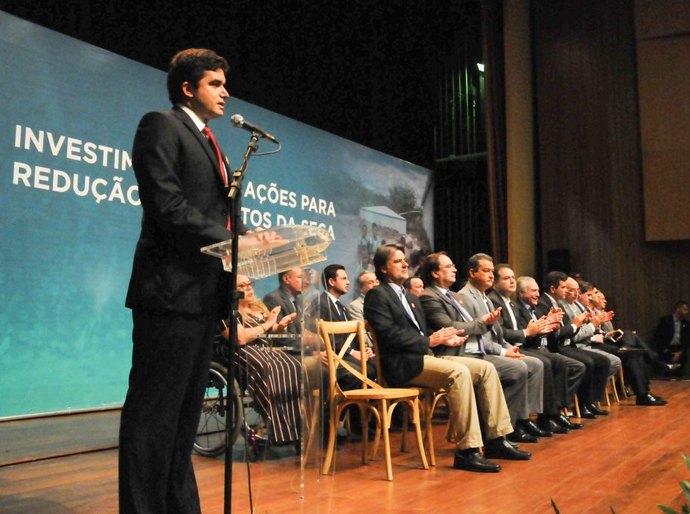Rui Palmeira participa de solenidade com presidente Temer em Maceió