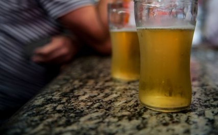 Governo adia aumento de imposto para bebidas frias