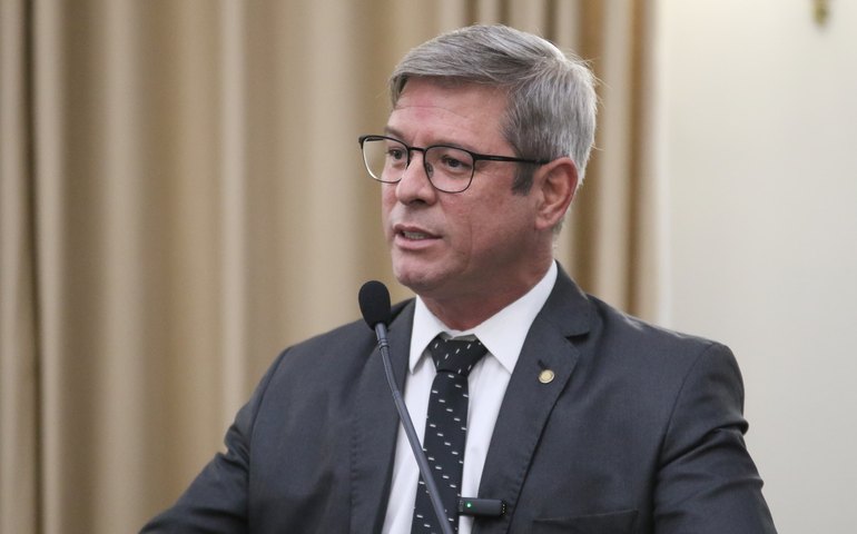 Quantidade de cirurgias bariátricas realizadas pelo Governo é tema de debate