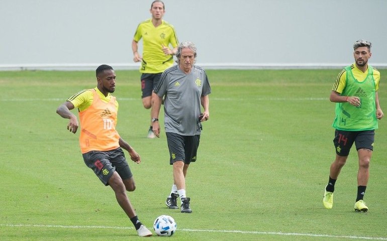 De olho na semifinal do Mundial de Clubes, Flamengo faz primeiro treino no Catar